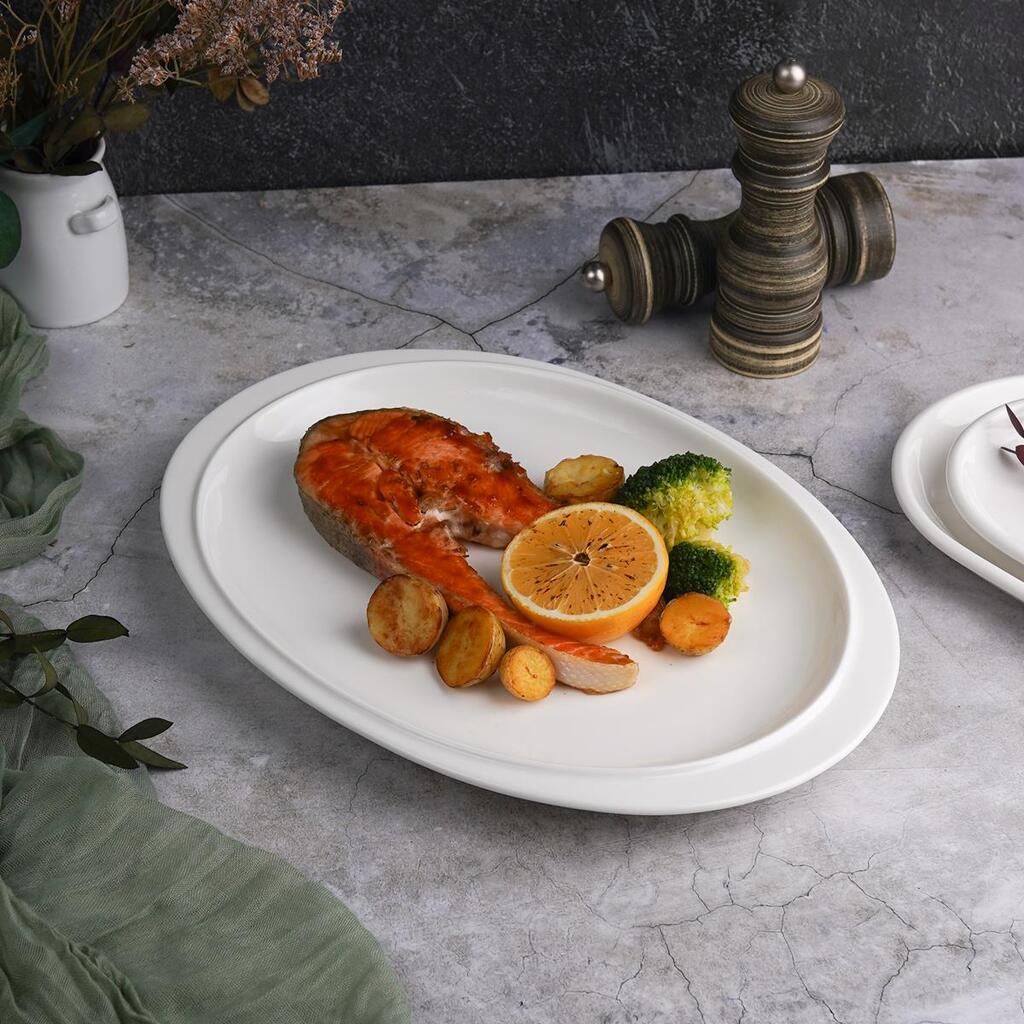 Блюдо овальное 30 см h2,3 см для подачи белое фарфор NEW P.L. Proff Cuisine